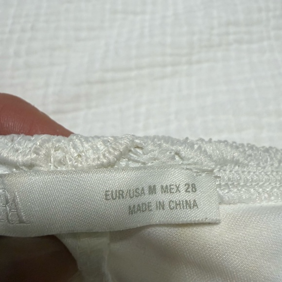 Zara Cream Lace High-Waist Shorts - Picture 3 of 4